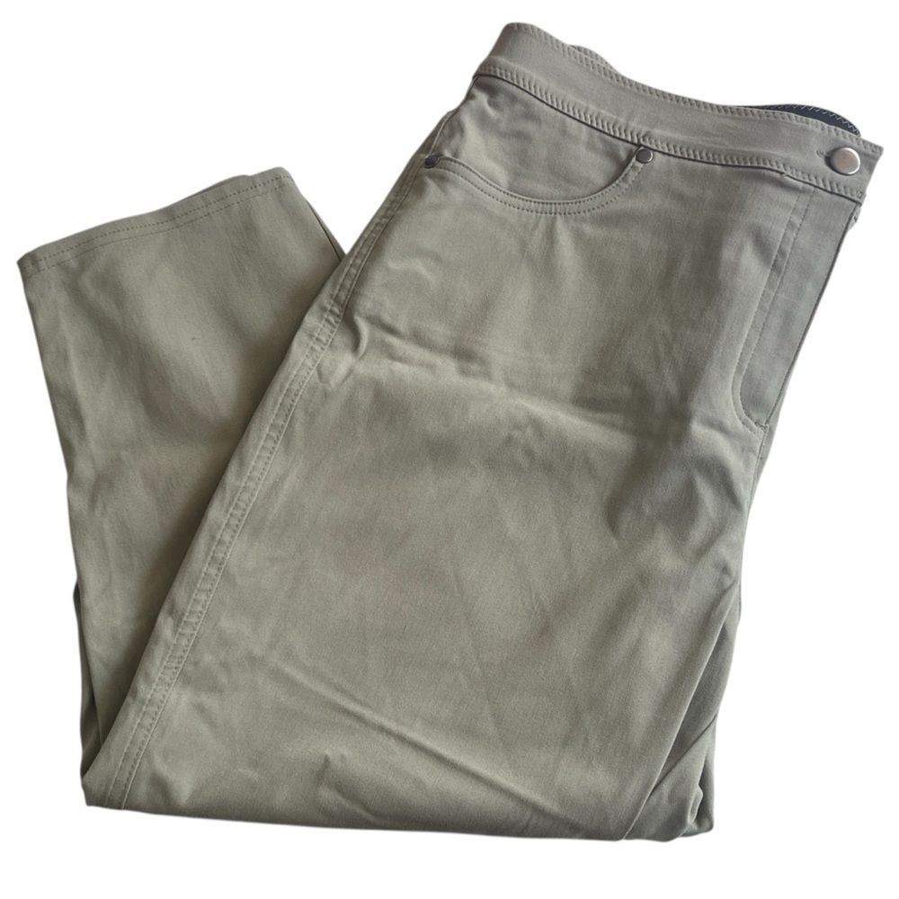 Chicos Fabulously Slimming Perfect Stretch Capris Green Size 2 Womens Large L